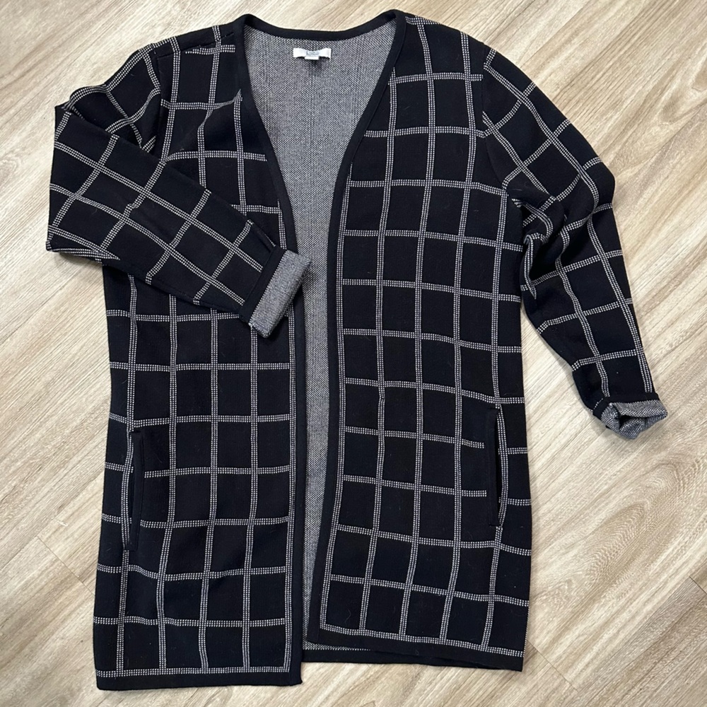 Croft & Barrow Black and Gray Grid Cardigan